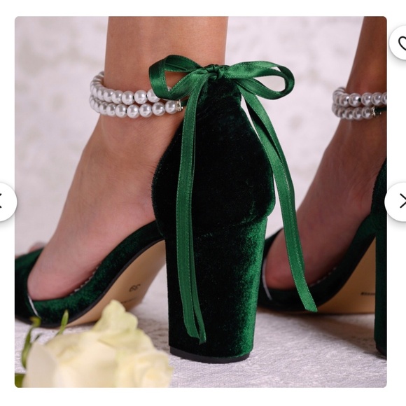 Yvolla Green Velvet Sandals NWOT - Picture 2 of 5